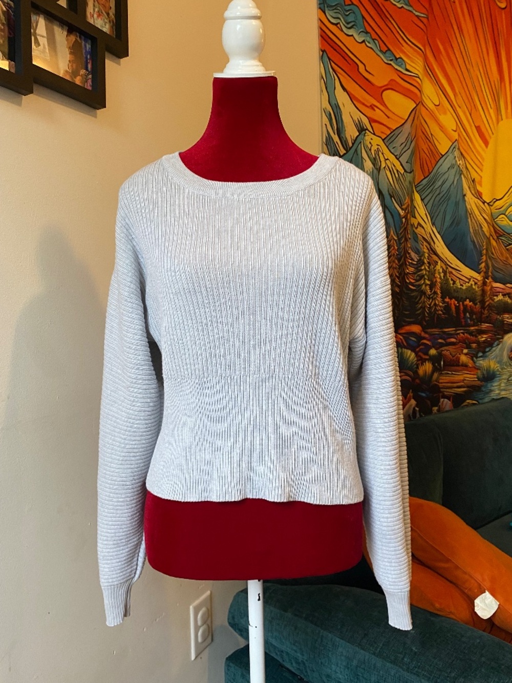 ribbed cropped knit grey long-sleeve crewneck sweater